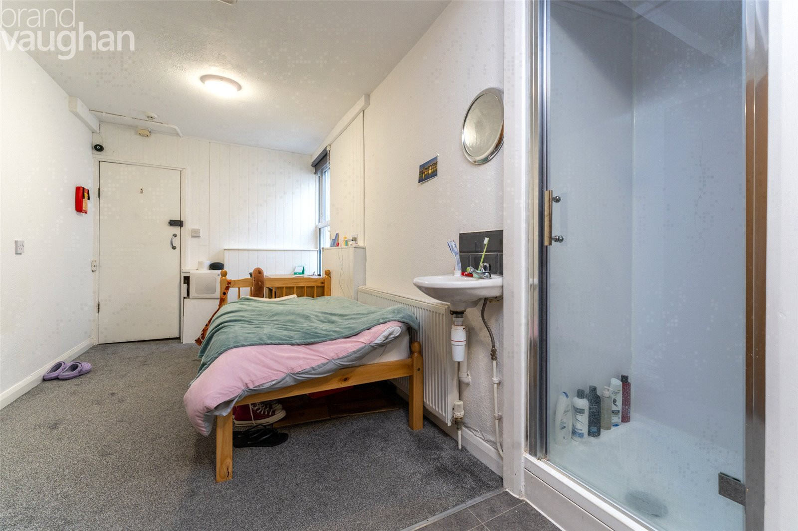 Student studio flat to rent on Bedford Square, Brighton, BN1 2PL StuRents