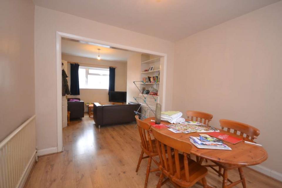 3 bed student house to rent on Donnington Gardens, Reading, RG1 5LZ