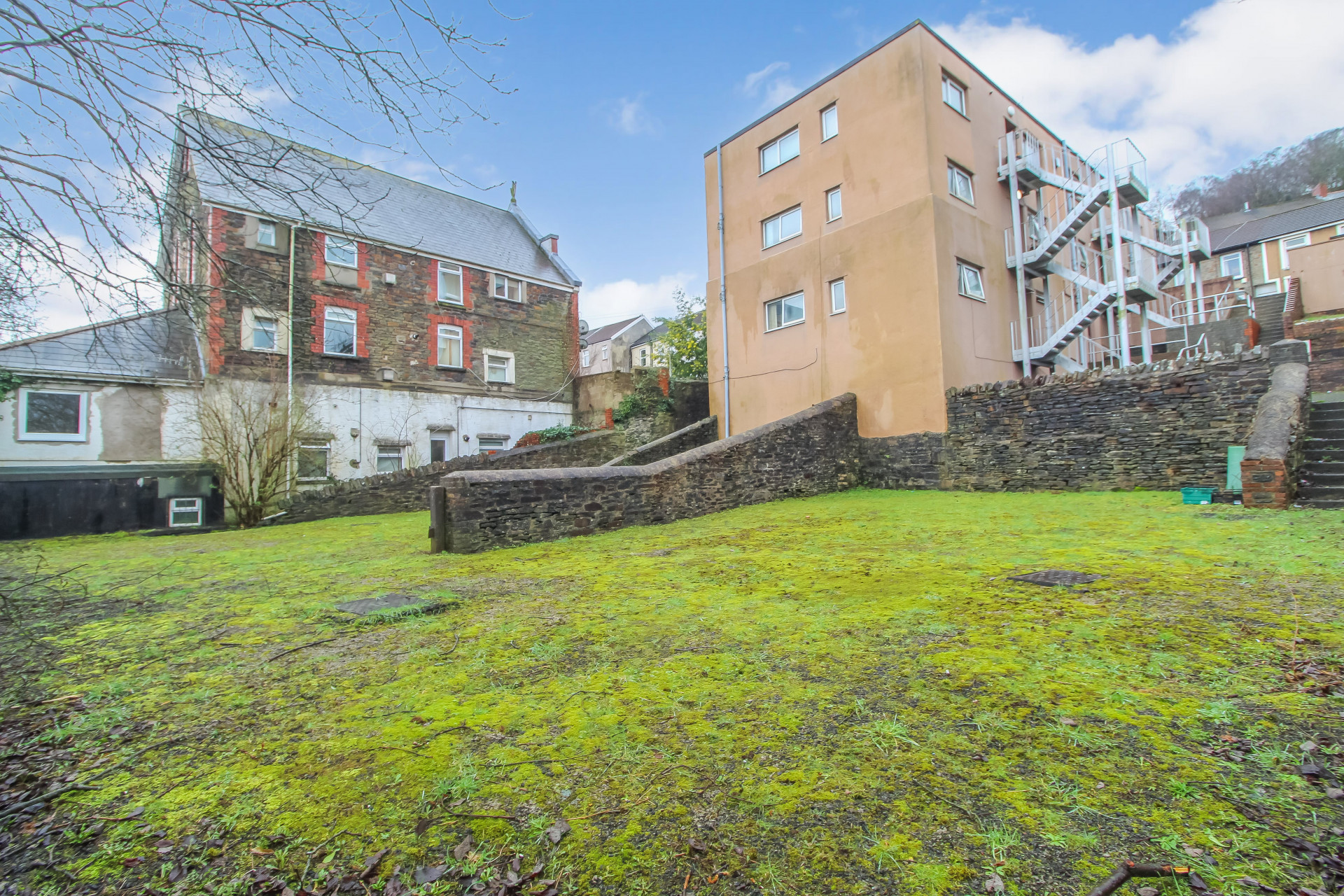 3 bed student house to rent on St Michaels Court, Pontypridd, CF37 1PN