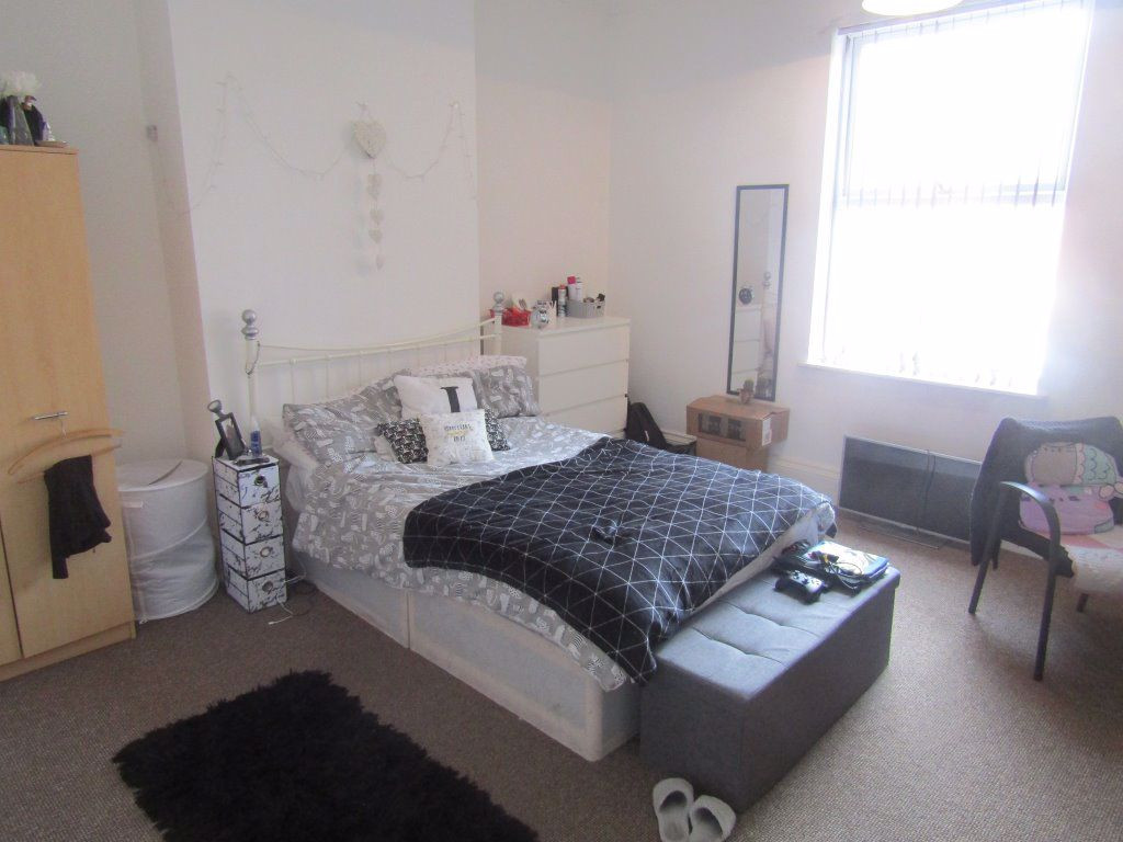 6 bed student house to rent on West Avenue, Derby, DE1 3HS StuRents