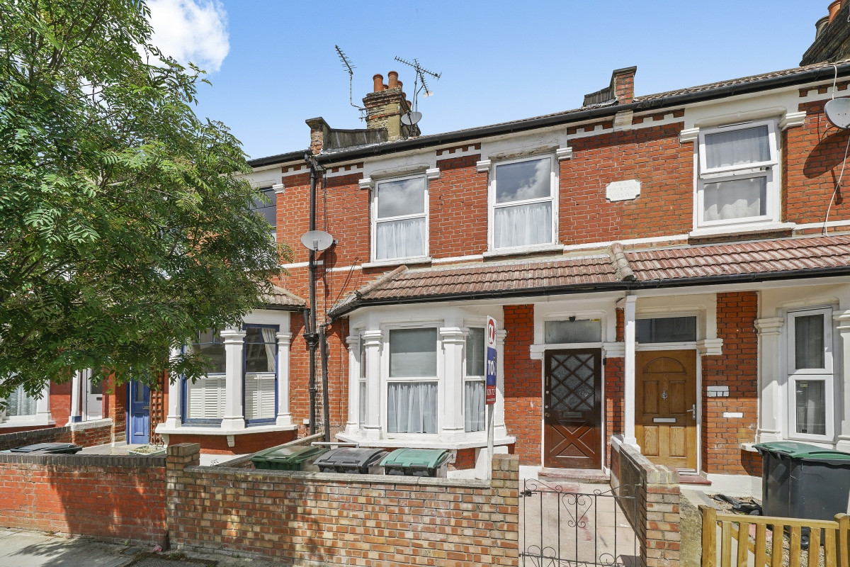 Student studio flat to rent on Fairfax Road, London, N8 0NH StuRents