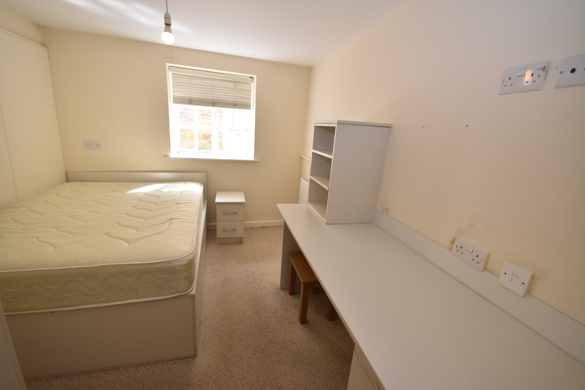 11 bed student house to rent on Old Elvet, Durham, DH1 3HL StuRents