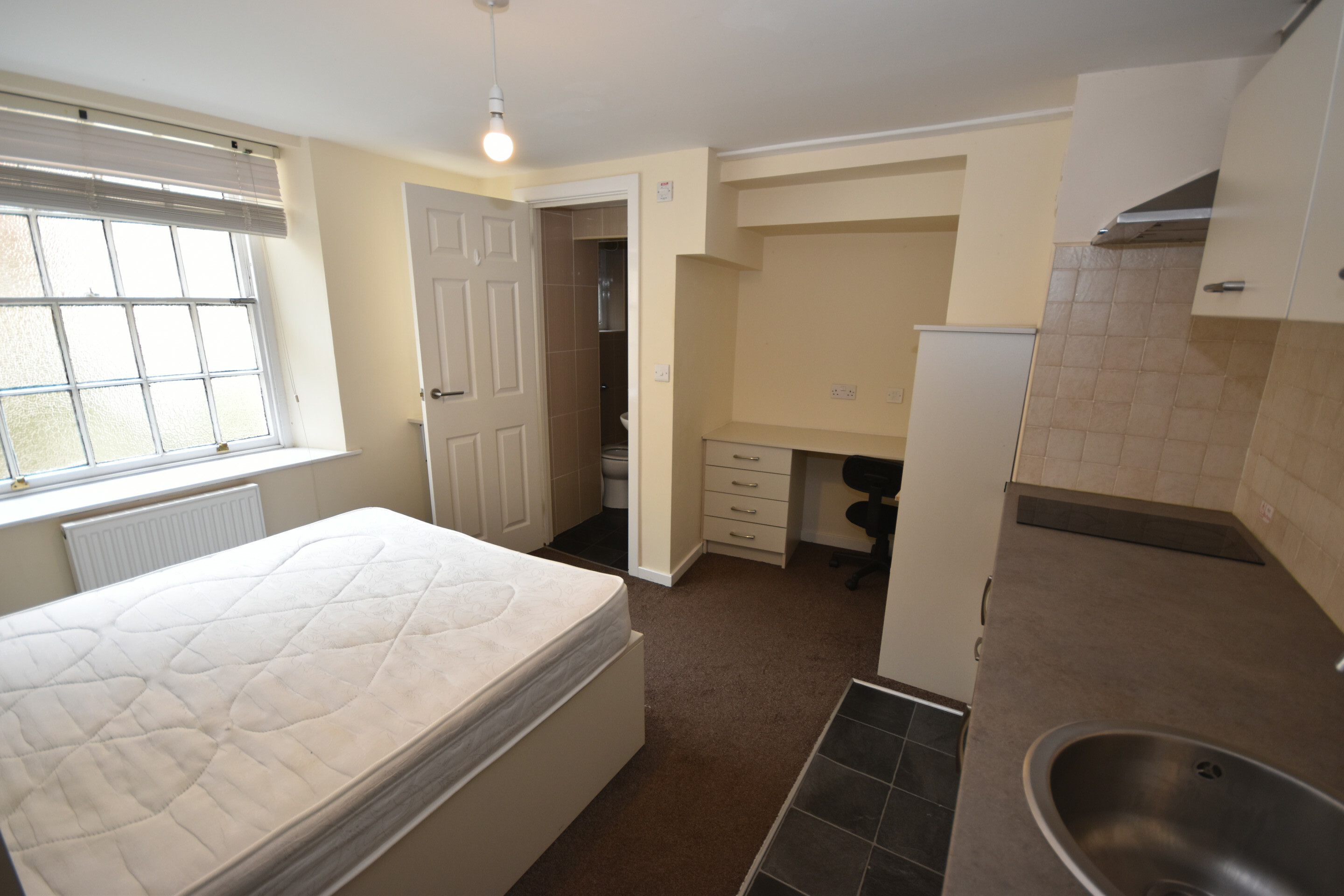 11 bed student house to rent on Old Elvet, Durham, DH1 3HL StuRents