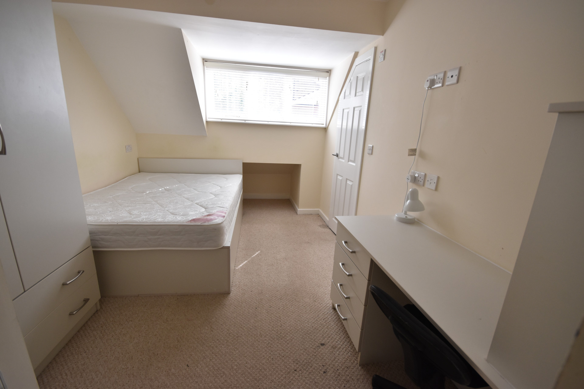 11 bed student house to rent on Old Elvet, Durham, DH1 3HL StuRents