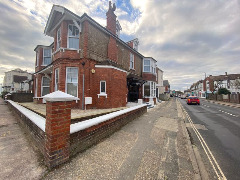 Student studio flat to rent on 39 Aldwick Road, Bognor Regis, PO21 2LQ