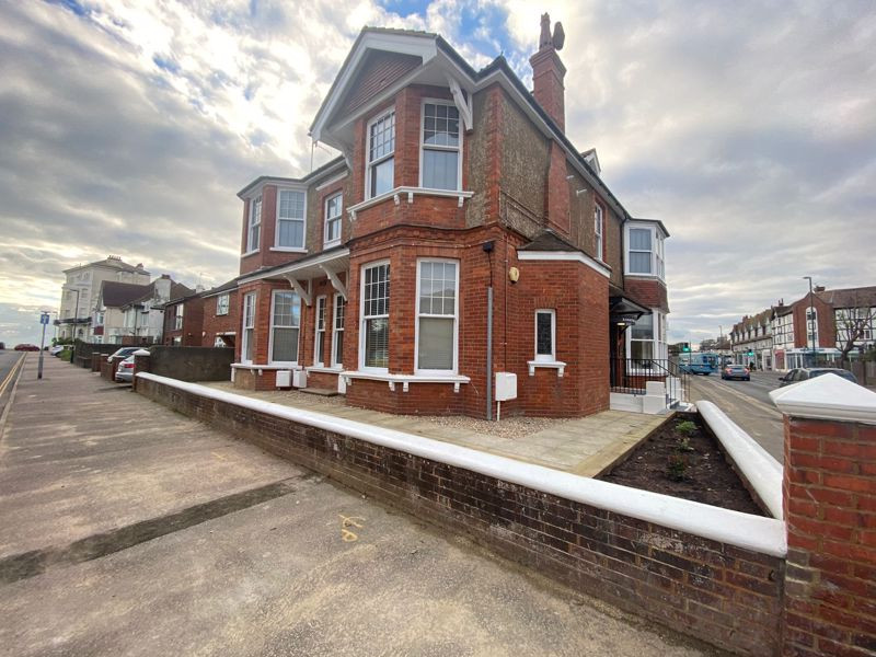 Student studio flat to rent on 39 Aldwick Road, Bognor Regis, PO21 2LQ