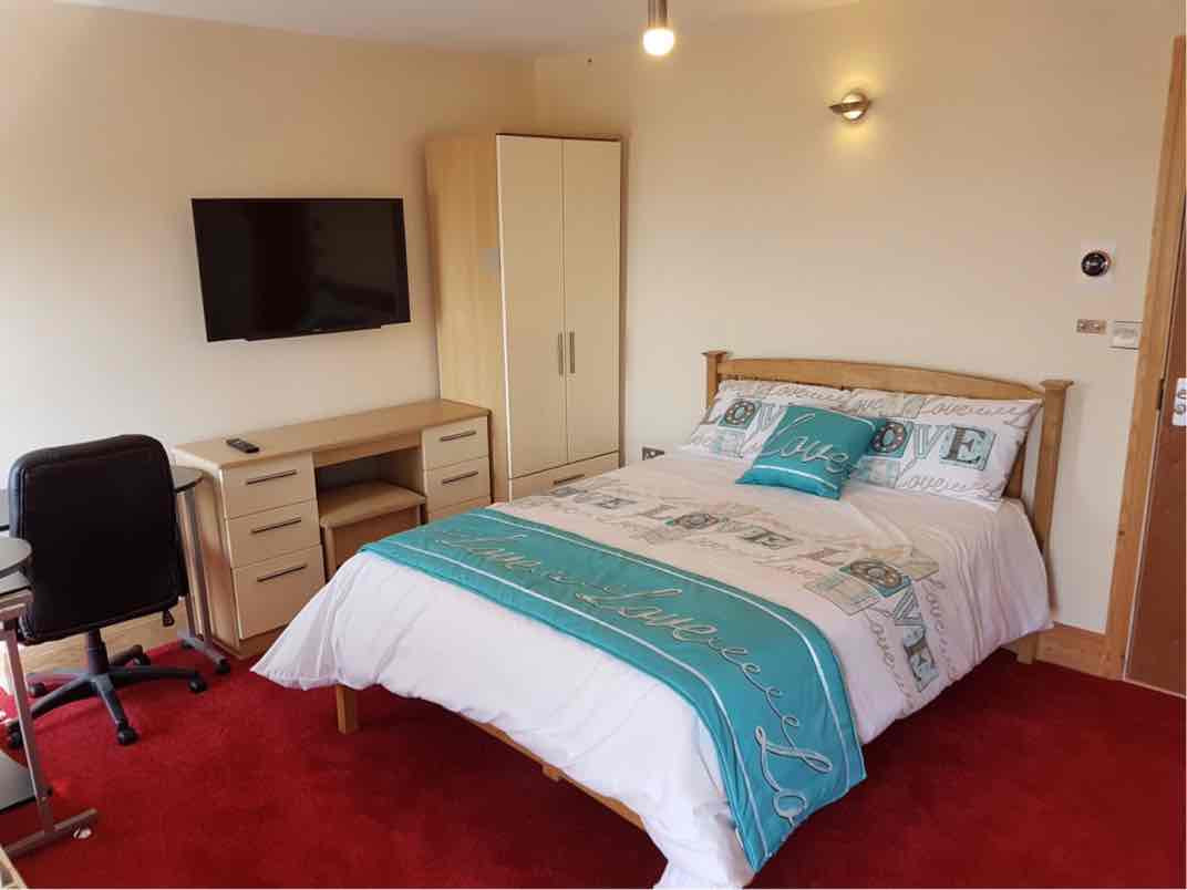 8 bed student house to rent on Oystermouth Road, Swansea, SA1 3UJ