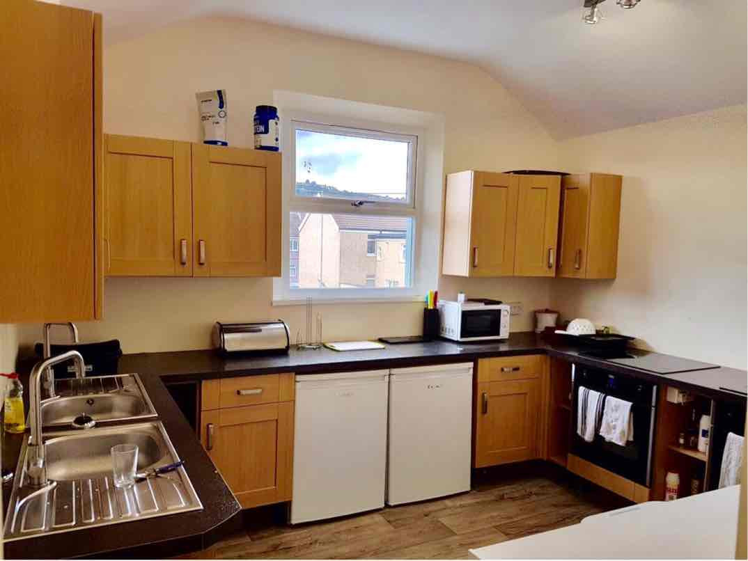 8 bed student house to rent on Oystermouth Road, Swansea, SA1 3UJ