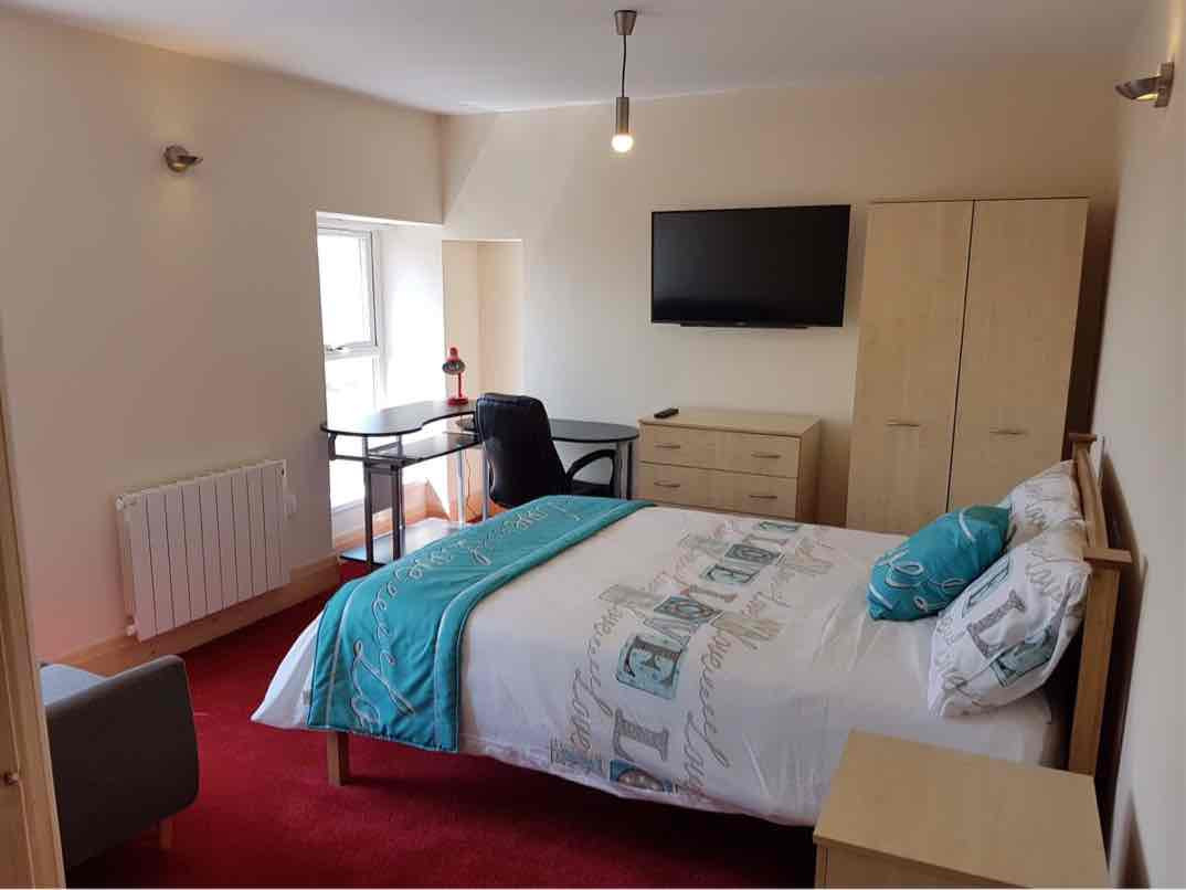 8 bed student house to rent on Oystermouth Road, Swansea, SA1 3UJ