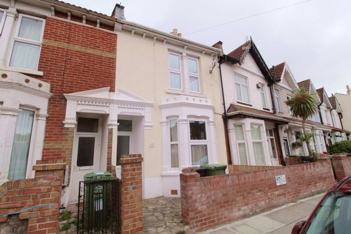 5 bed student house to rent on Carisbrooke Road, Portsmouth, PO4 8RF
