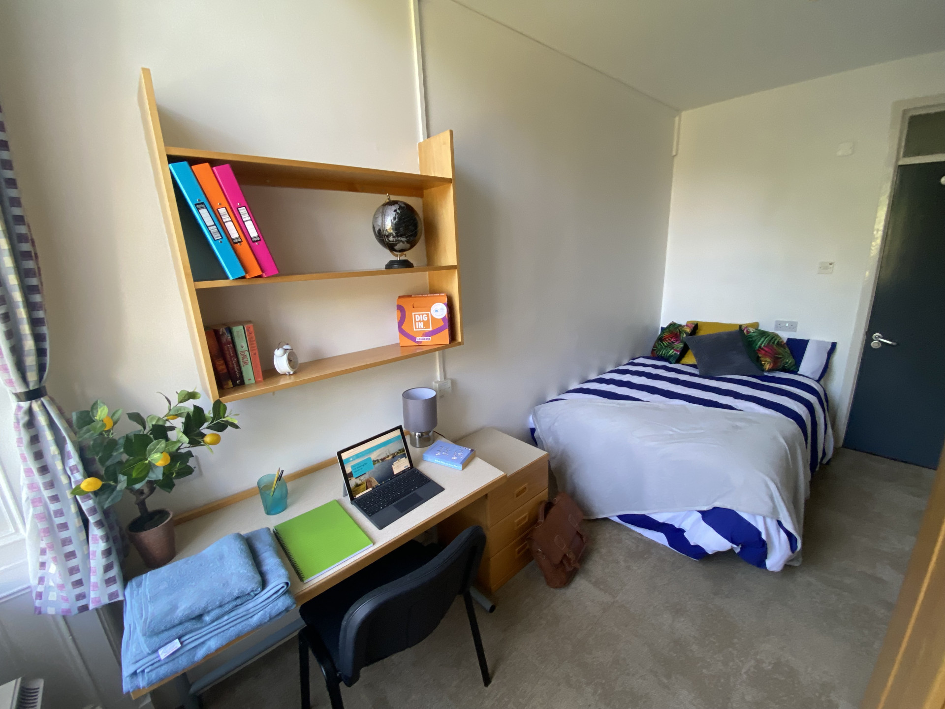 Classic Bedroom student 5 bed flat to rent on Fenham Hall Drive