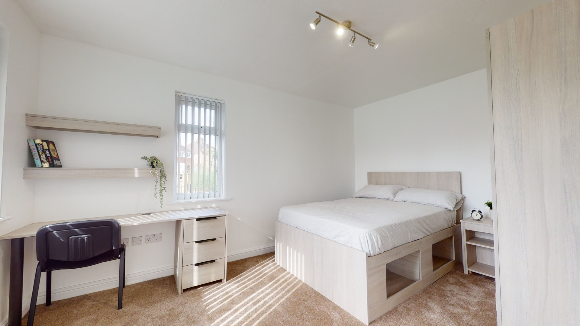 5 bed student house to rent on Holt Drive, Loughborough, LE11 3HZ StuRents