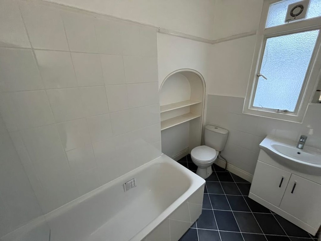 3 bed student house to rent on Sussex Square, Brighton, BN2 5AD StuRents