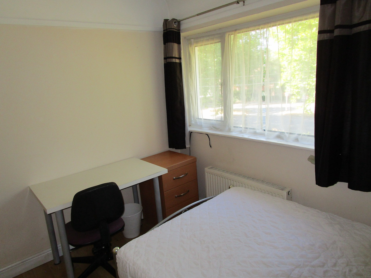 3 bed student house to rent on Woodside Road, Nottingham, NG9 2SD ...