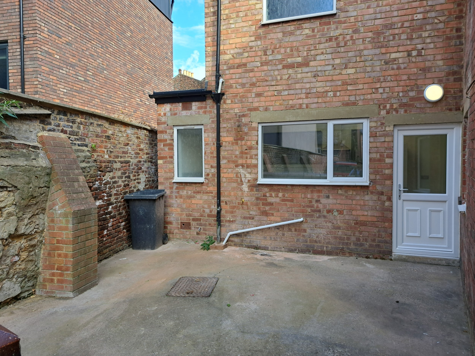 2 bed student house to rent on Old Elvet, Durham, DH1 3HL StuRents