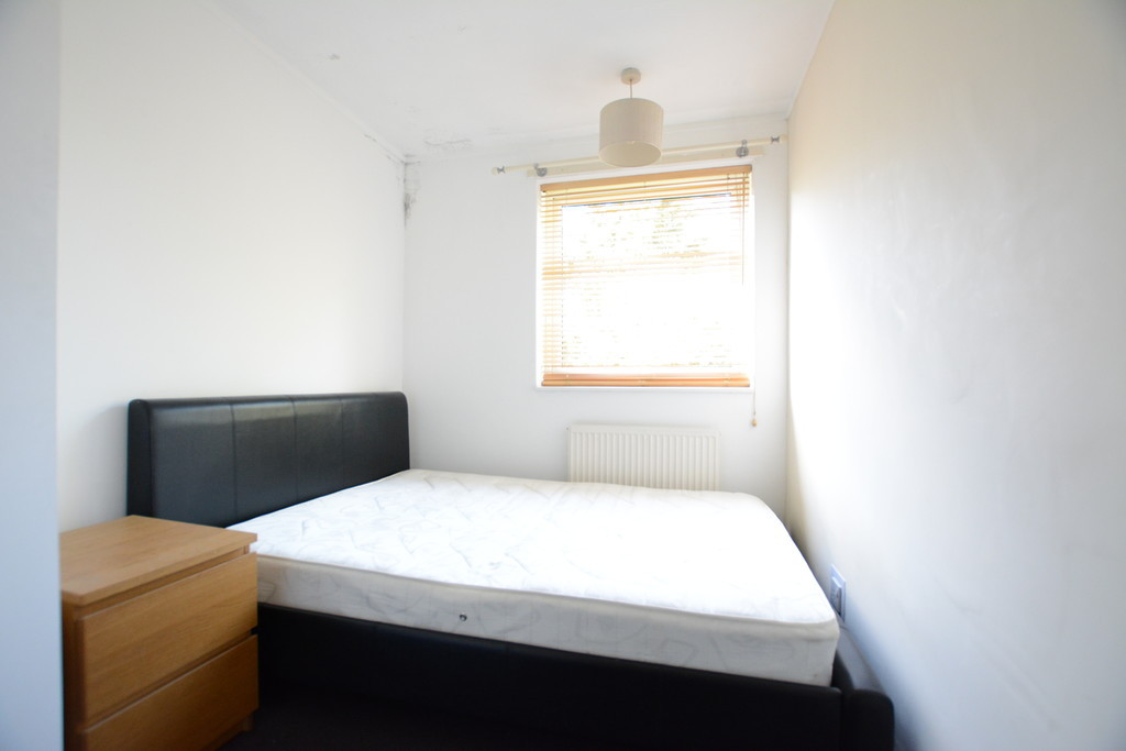 3 bed student house to rent on Redcliffe Road, Nottingham, NG3 5AU StuRents