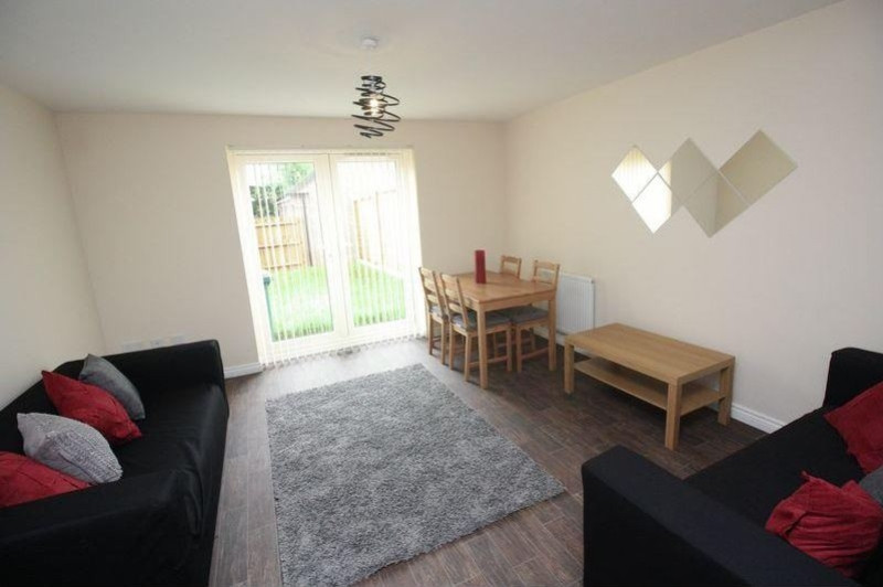 4 bed student house to rent on Signals Drive, Coventry, CV3 1QS StuRents