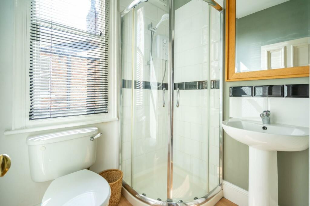 5 bed student house to rent on Feversham Crescent, York, YO31 8HQ