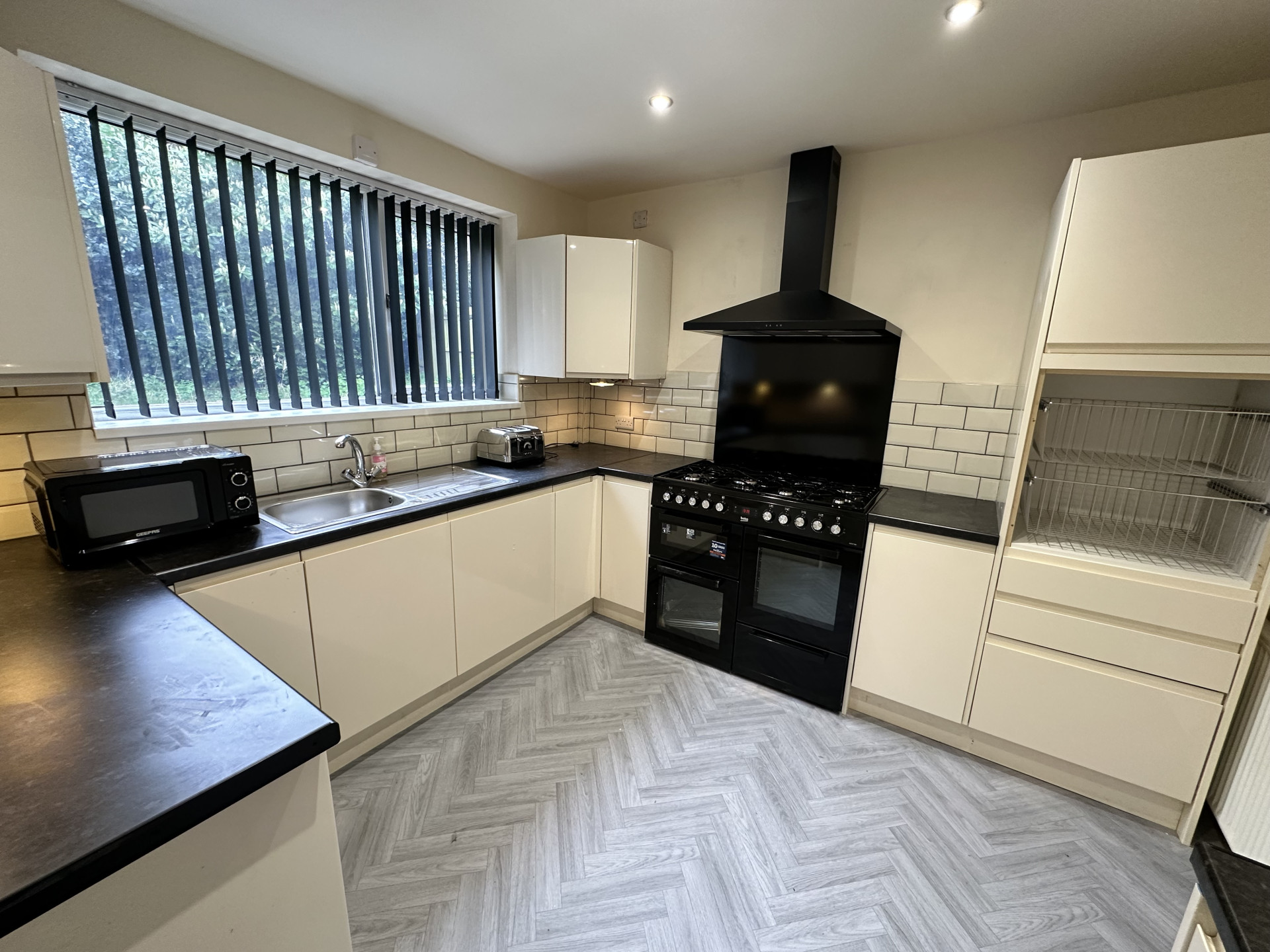 6 bed student house to rent on Wearside Drive, Durham, DH1 1LE StuRents