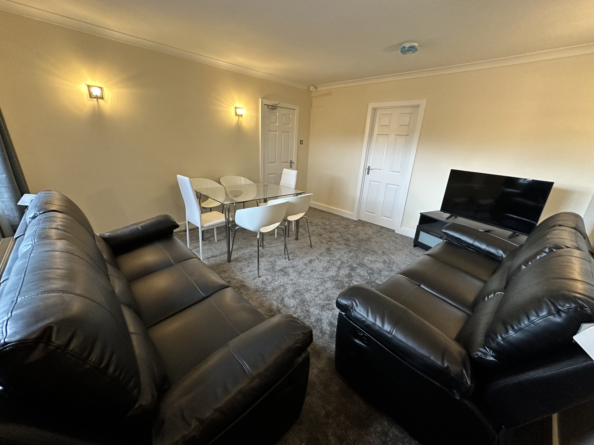 6 bed student house to rent on Wearside Drive, Durham, DH1 1LE StuRents