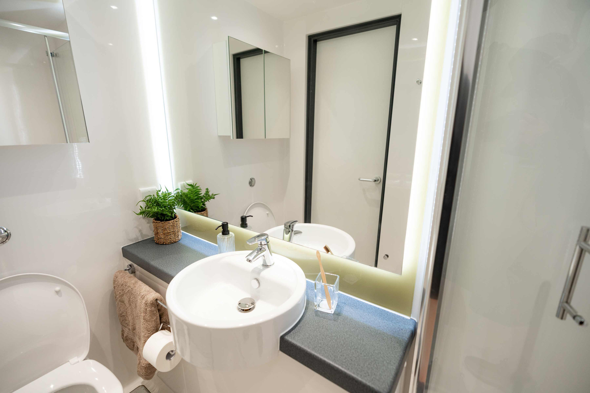 Silver Ensuite