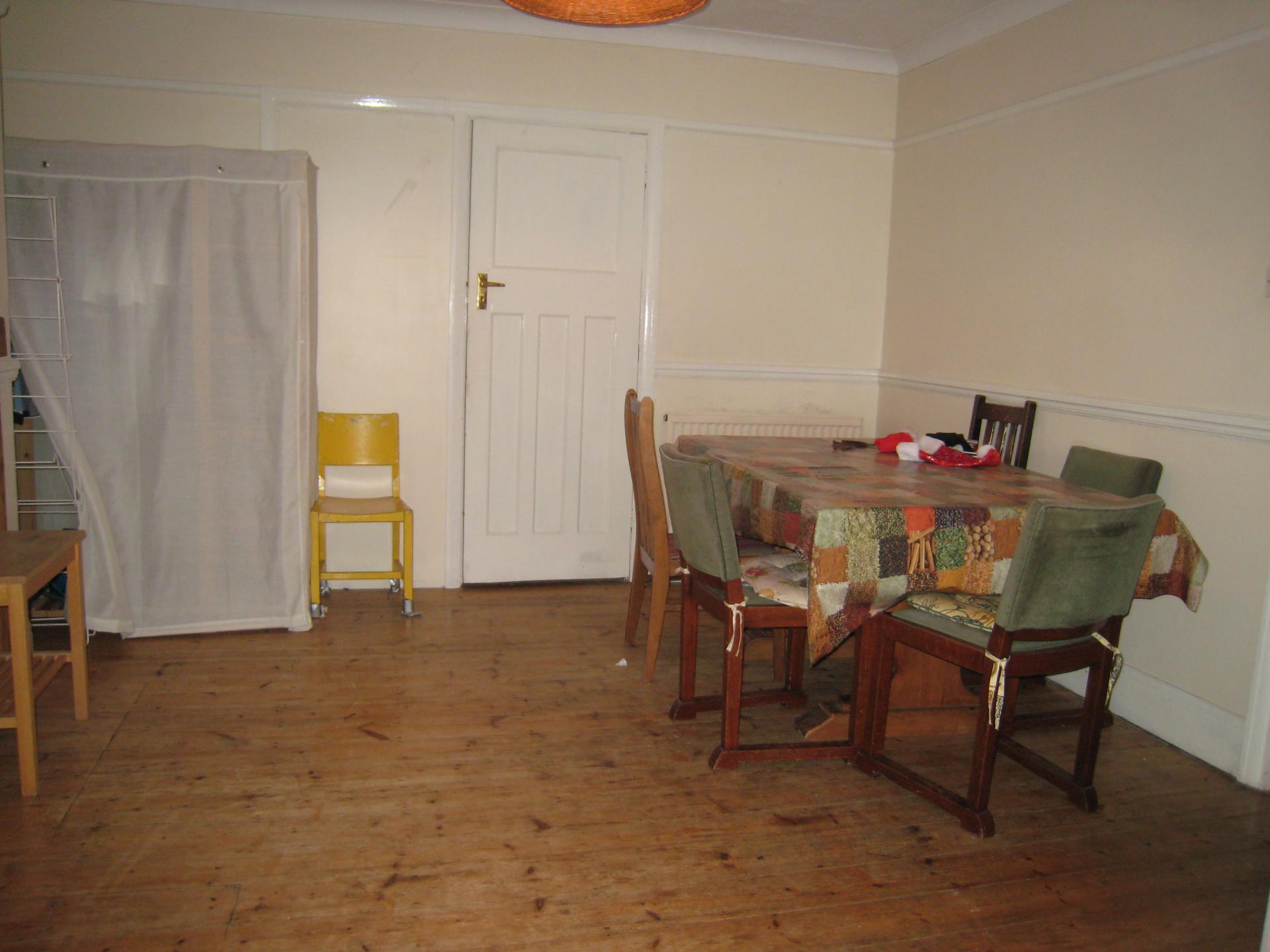 4 bed student house to rent on Bevendean Crescent, Brighton, BN2 4RB StuRents
