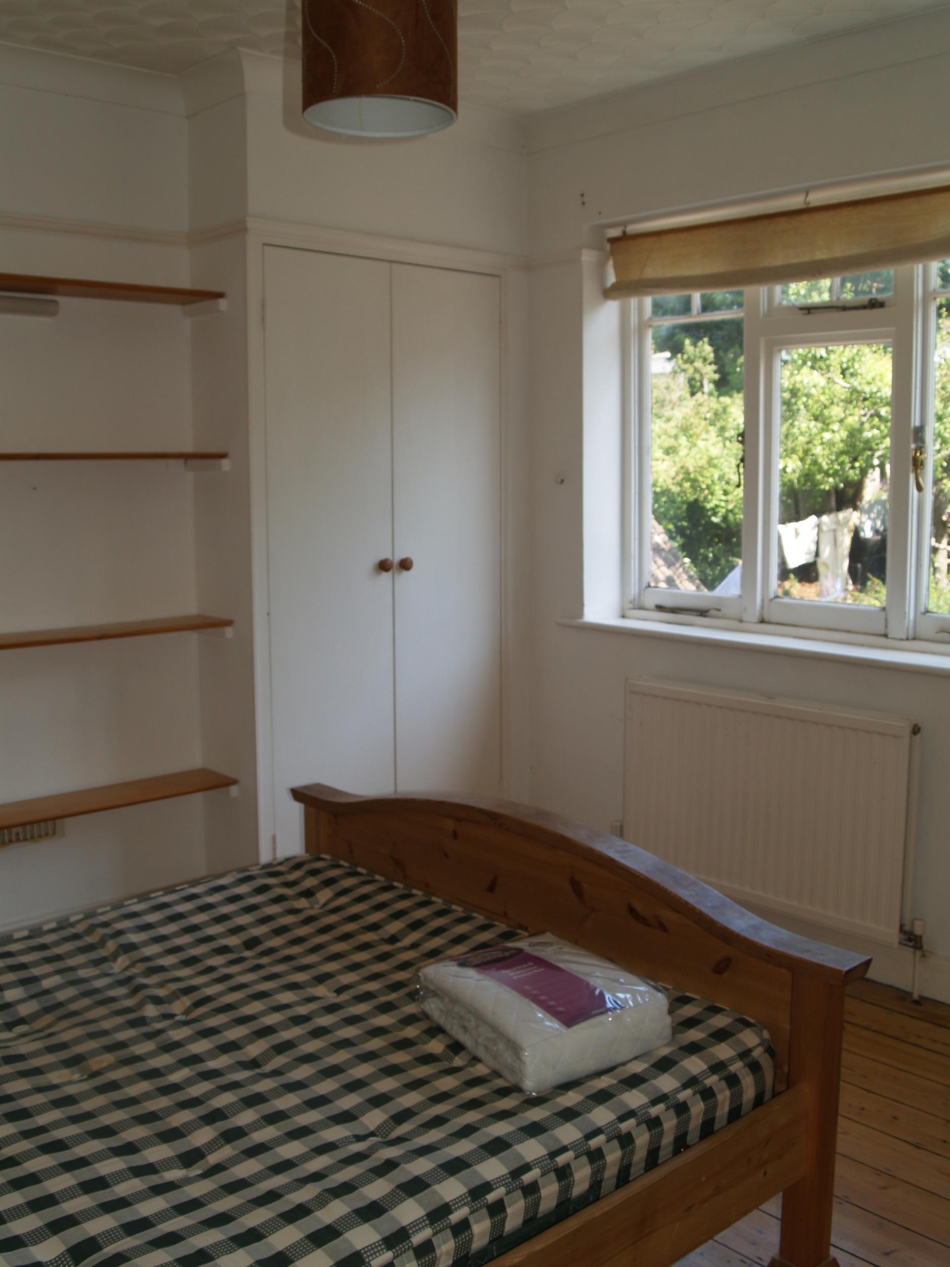 4 bed student house to rent on Bevendean Crescent, Brighton, BN2 4RB StuRents