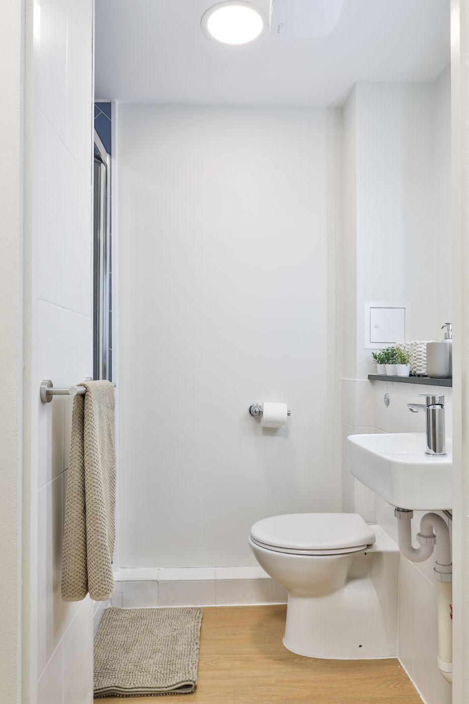 En-suite bathroom