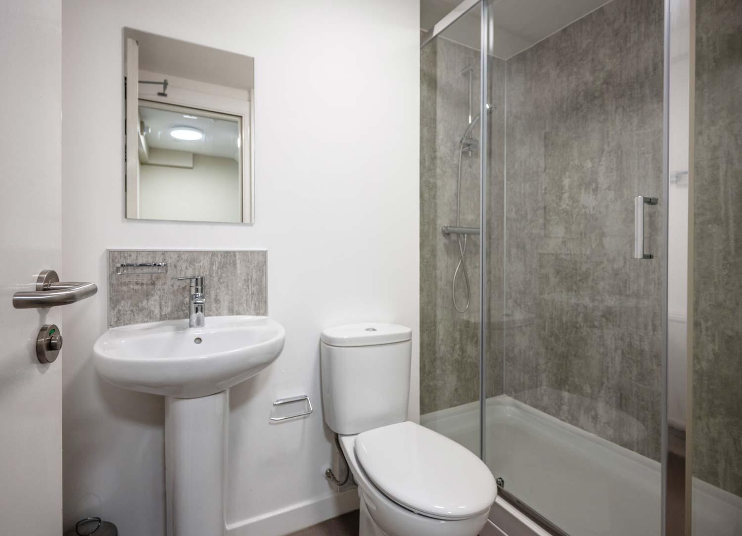 Deluxe Ensuite bathroom