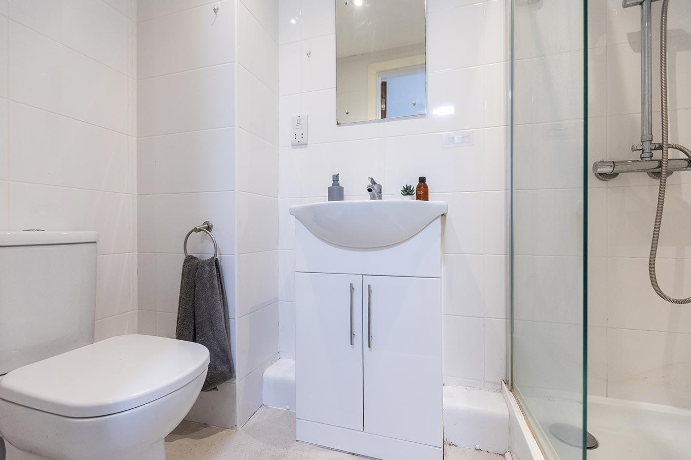 Classic Studio bathroom