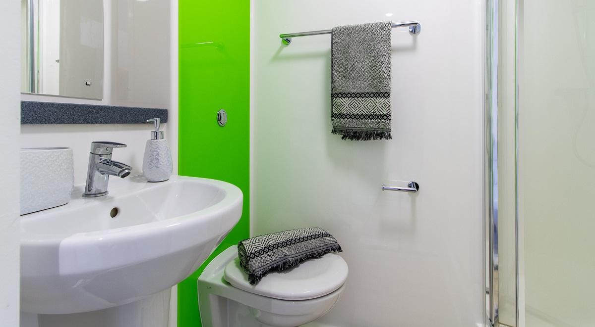 Canal View Ensuite bathroom