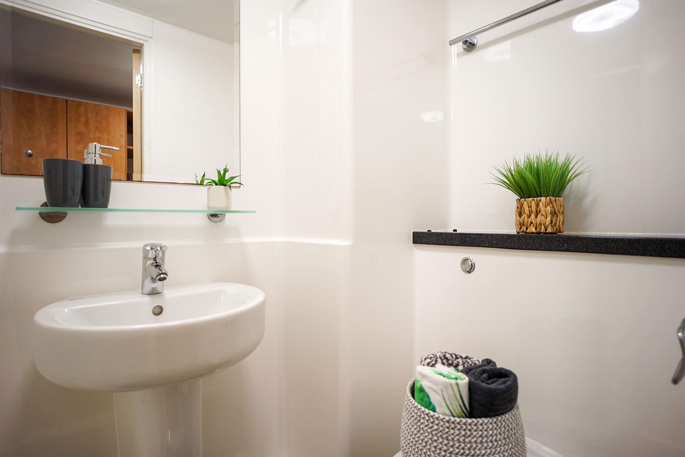 Silver Studio bathroom