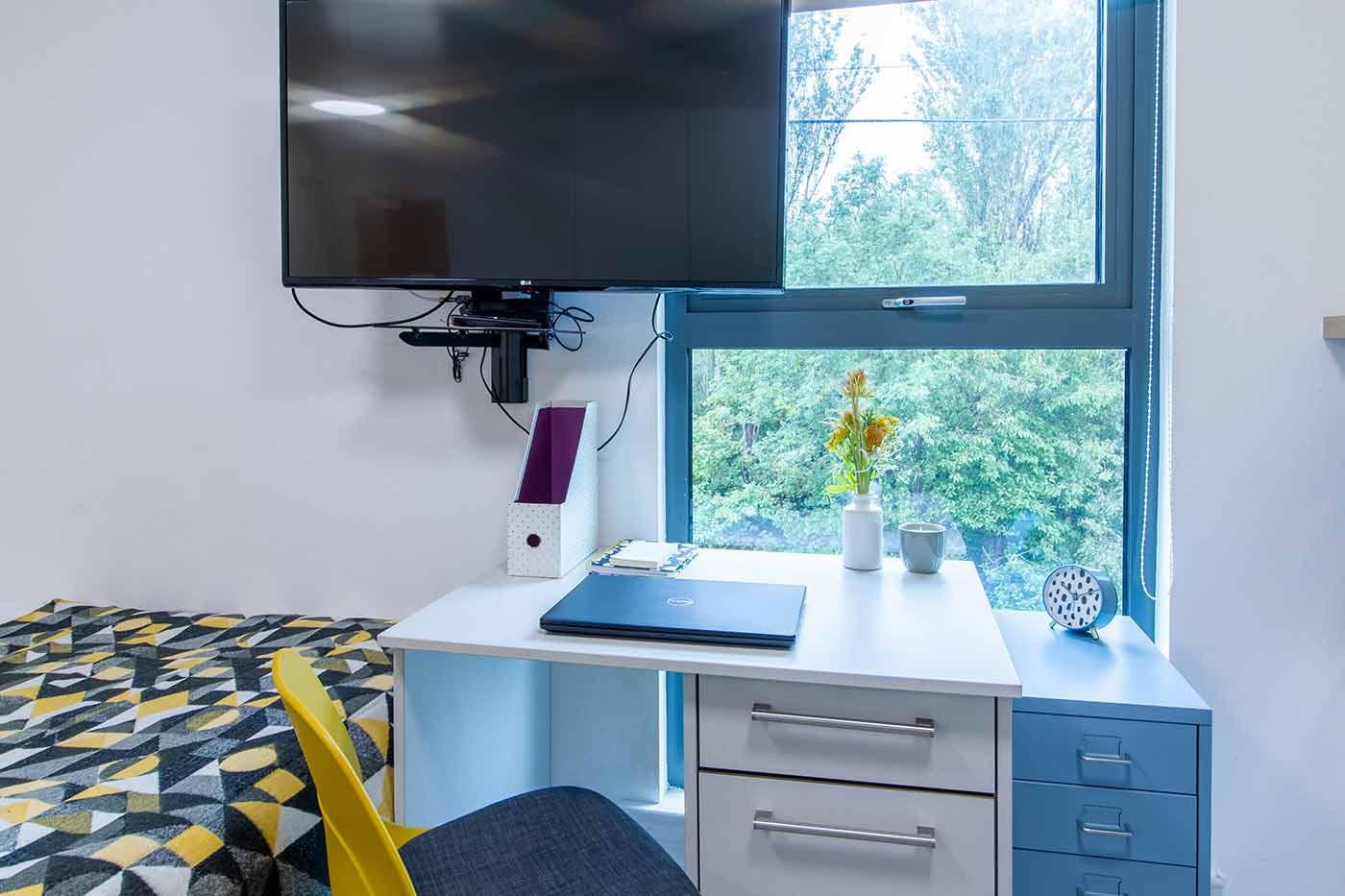 Deluxe Studio