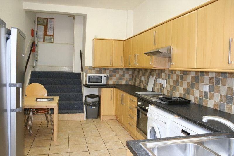 8 bed student house to rent on Collingwood Road, Bristol, BS6 6PD