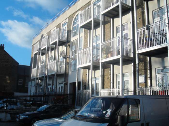 2 bed student house to rent on Upton Lane, London, E7 9NP StuRents