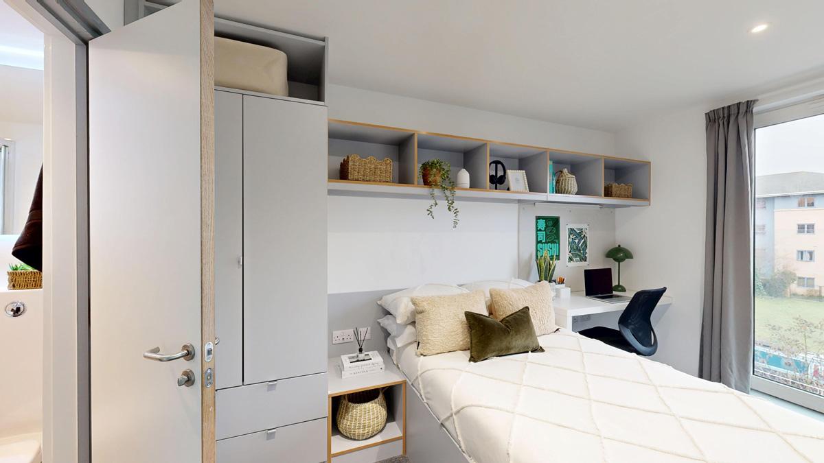 Canal View En-suite 4