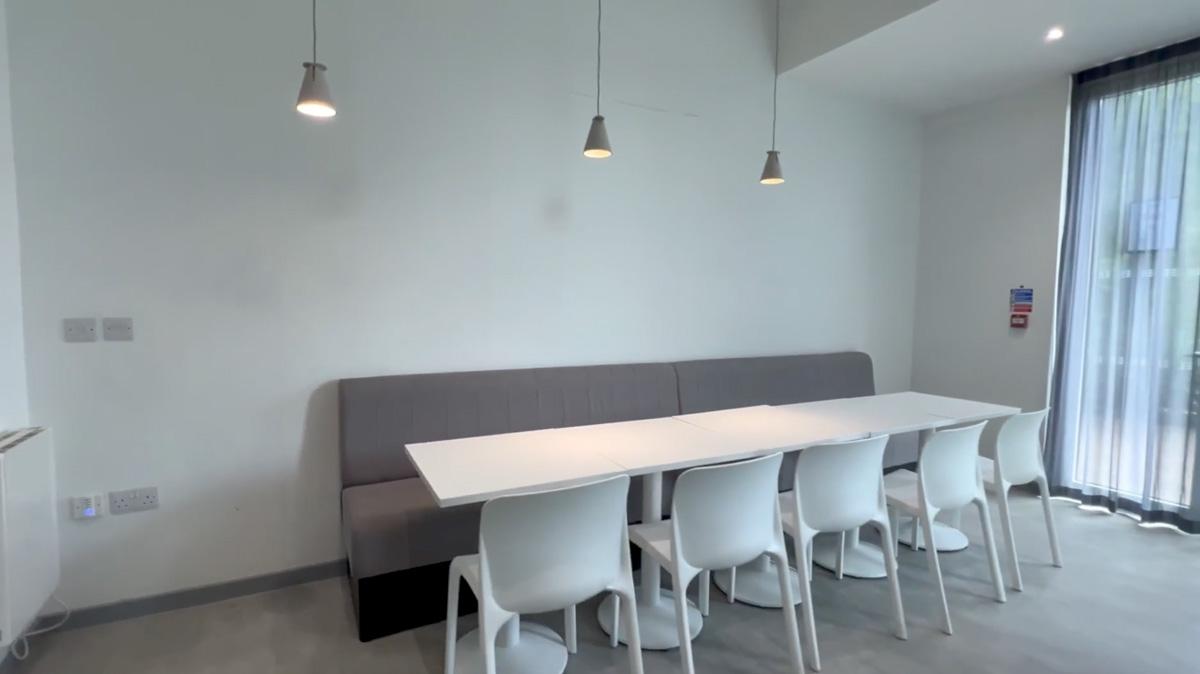 Canal View En-suite 11