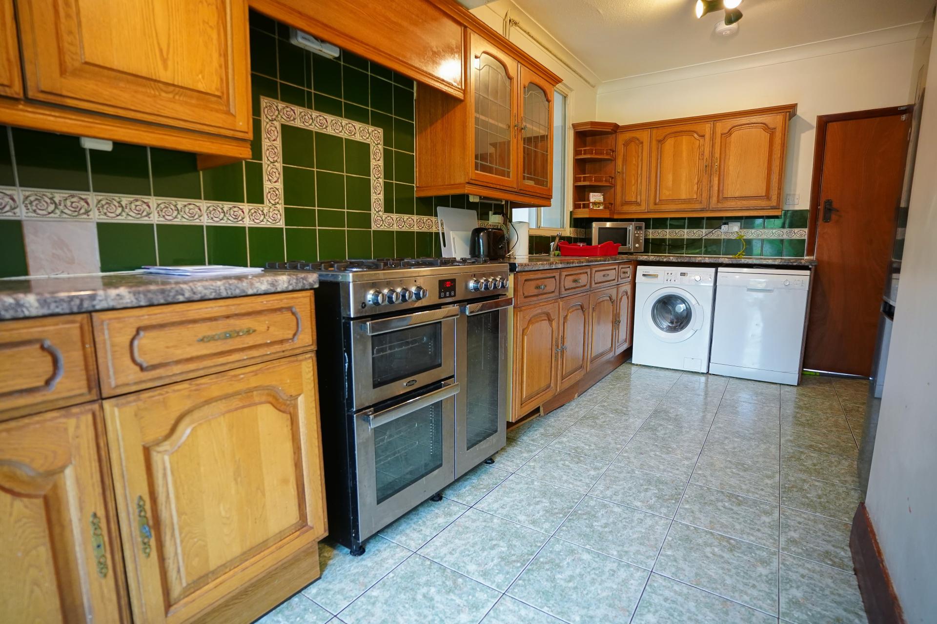 6 bed student house to rent on Westfield Drive, Loughborough, LE11 3QJ ...