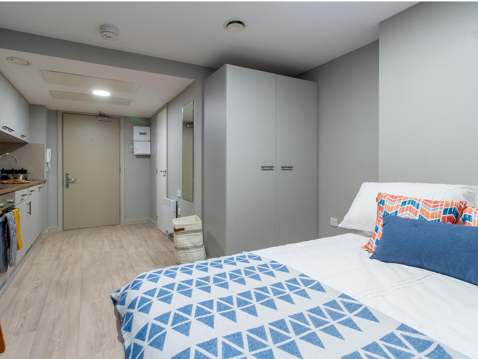 Block A Mid Level Platinum studio student 1 bed flat to rent on Calico ...