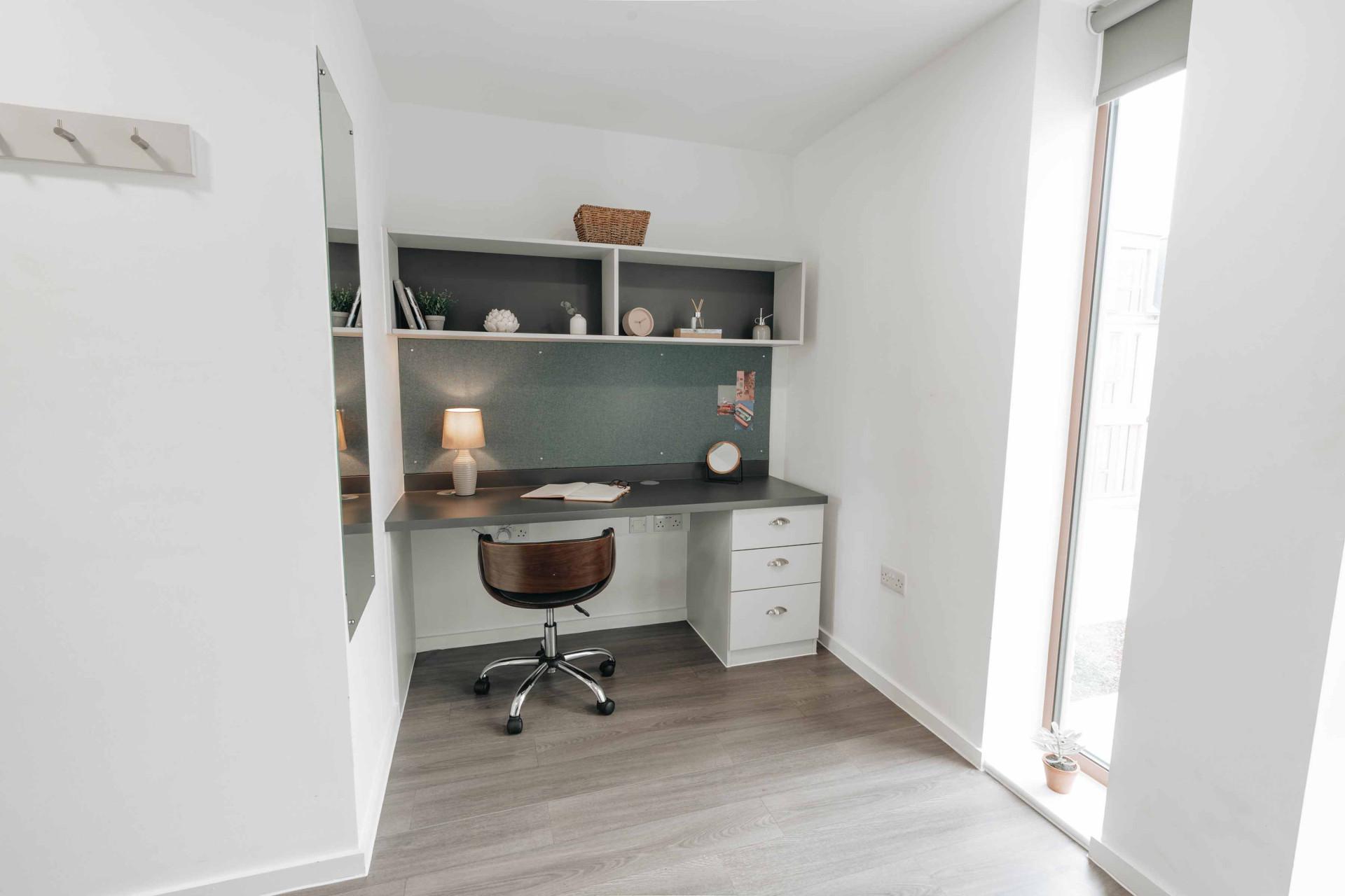 Gold En Suite (9 Bed Flat)
