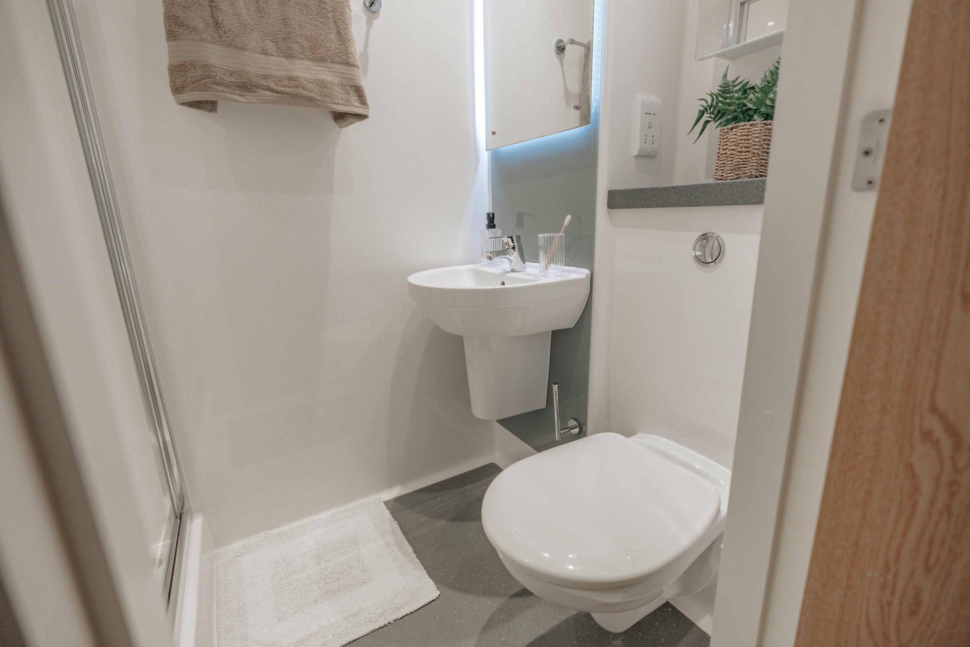 Gold En Suite (9 Bed Flat)