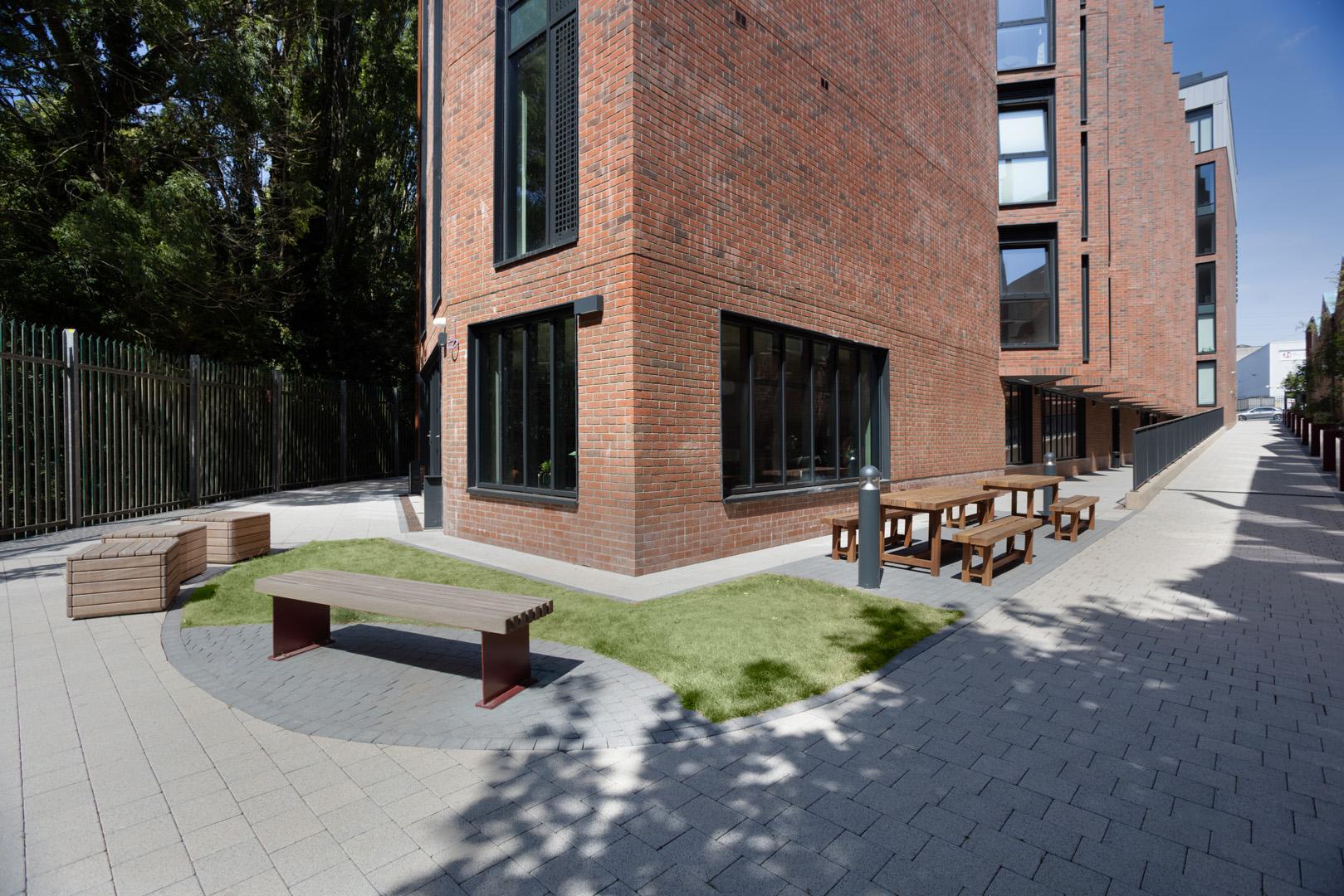 Premium Studio 16